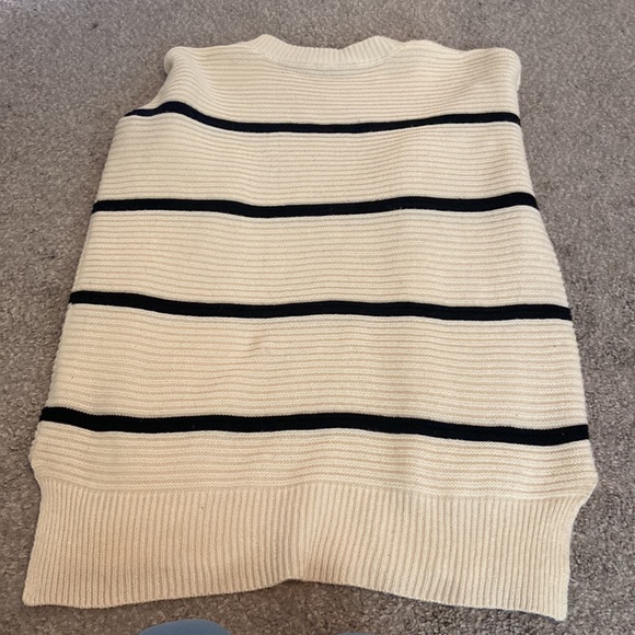 Shilla the Label Tunic Sweater - Picture 5 of 5